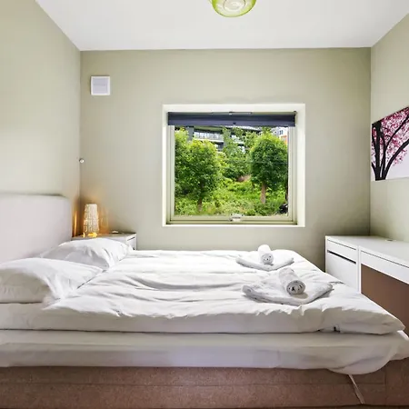 Roomsly - Free Parking In Peaceful Area